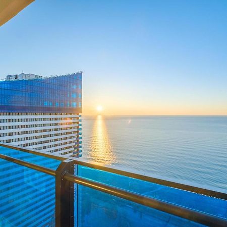 Panorama Sea View Central City Batumi & Aparthotel Bagian luar foto