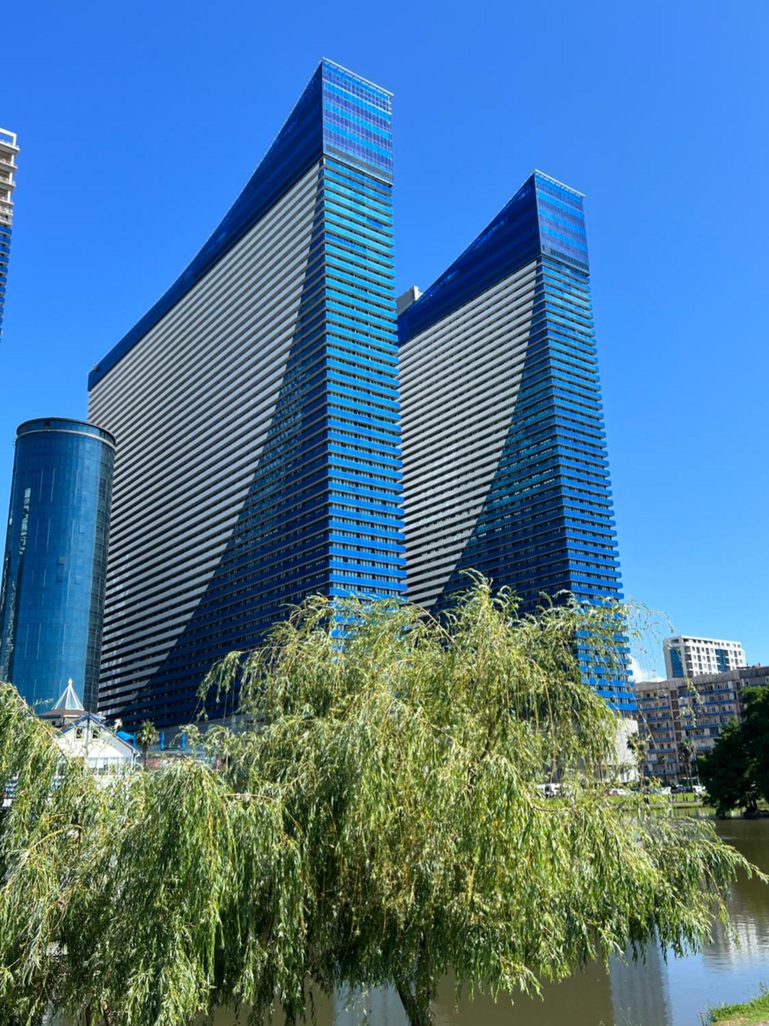 Panorama Sea View Central City Batumi & Aparthotel Bagian luar foto
