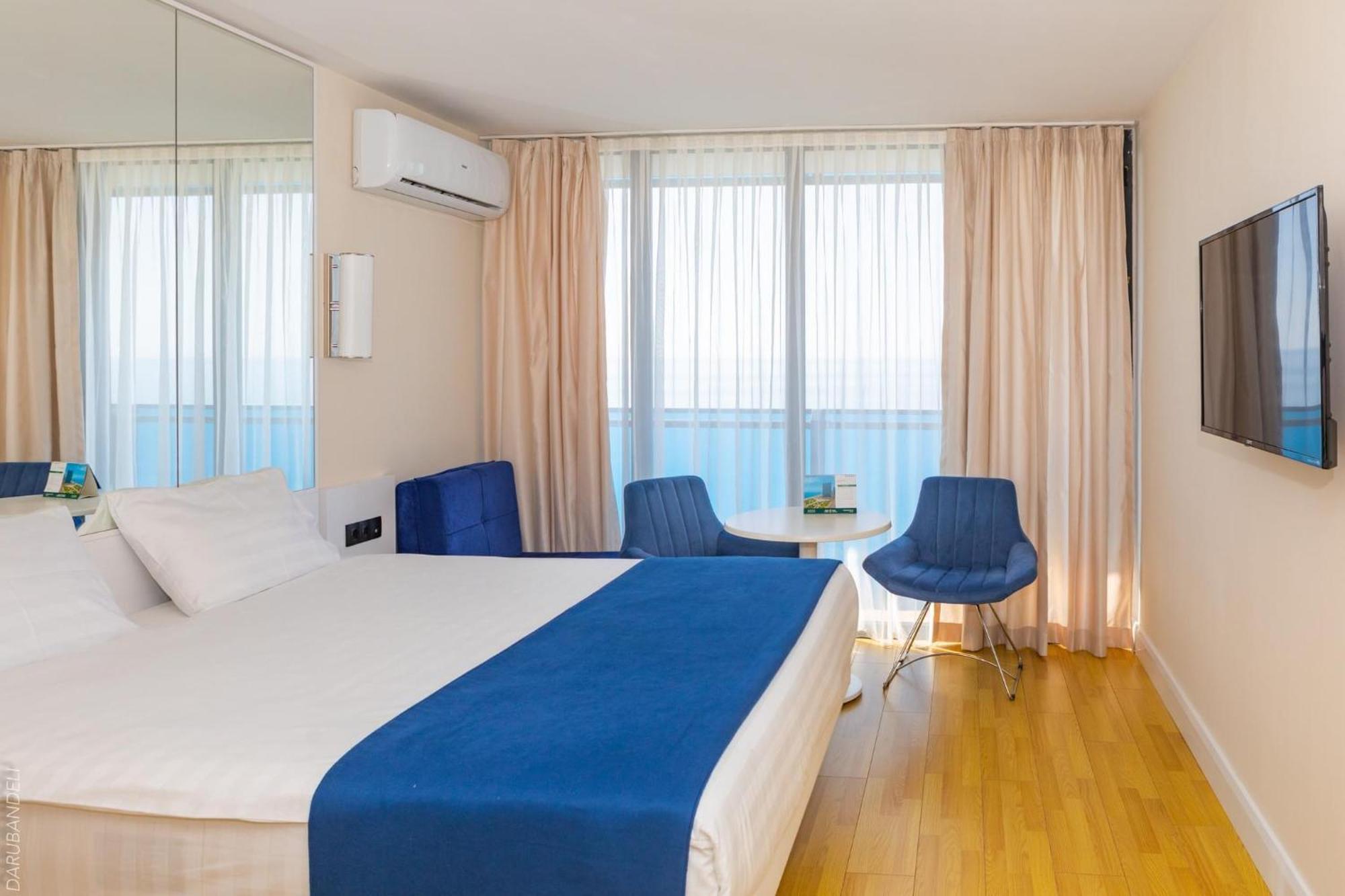 Panorama Sea View Central City Batumi & Aparthotel Bagian luar foto