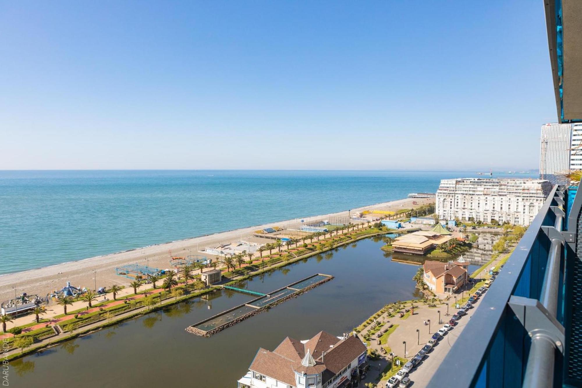 Panorama Sea View Central City Batumi & Aparthotel Bagian luar foto